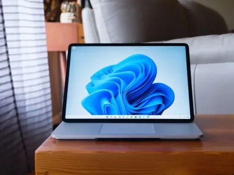 مقایسه سرفیس لپ تاپ استودیو ۲ با سرفیس پرو ۱۱